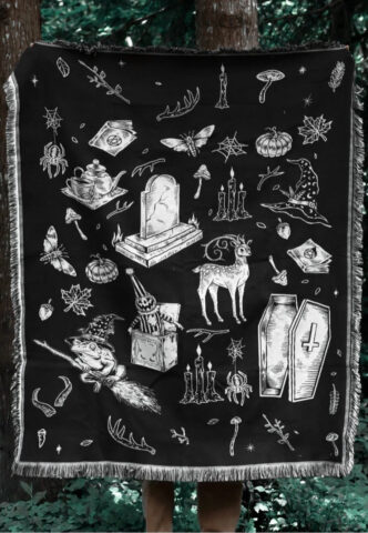 Lively Ghosts – The ‚Cottage Witch‘ Black – Wandteppich – Schwarz – Onesize – 50% Baumwolle, 50% Polyester
