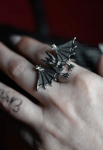 Lively Ghosts – Gothic Guardian Silver – Ring – gid://shopify/Metaobject/123897774317 – Size 6 – Rostfreier Stahl