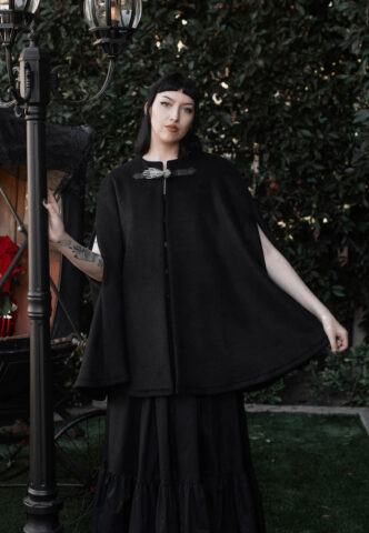 Lively Ghosts – Seance Cape Black – Jacke – Schwarz – M – gid://shopify/Metaobject/321685291245