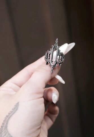 Lively Ghosts – Grimlintel Silver – Ring – gid://shopify/Metaobject/123897774317 – Size 8 – Rostfreier Stahl