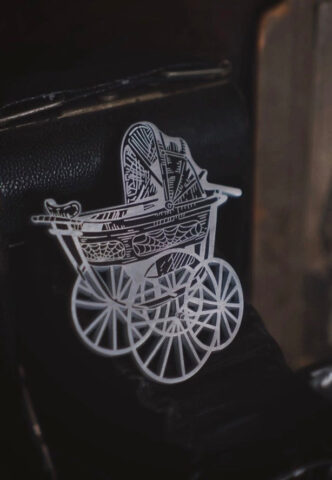 Lively Ghosts – Dark Carriage – Pin – Grau – Onesize – Metallll