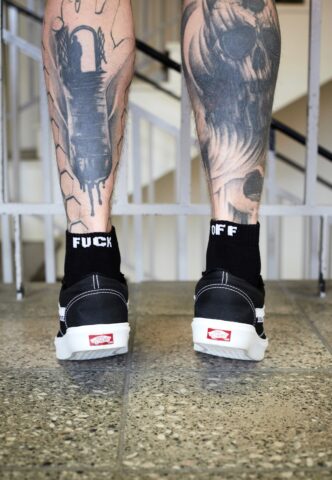 Dancitee – Fuck Off Sneaker Black – Socken – Schwarz – M – 75% Polyester, 25% Baumwolle