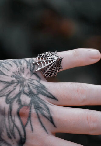 Lively Ghosts – Orb Weaver – Ring – Grau – Size 5 – Rostfreier Stahl