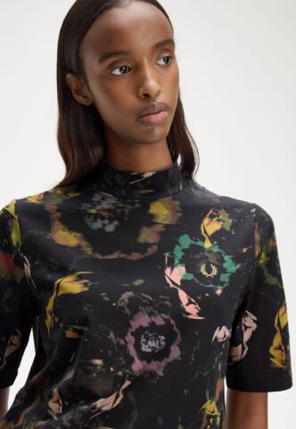 Fred Perry – Floral Print Black – T-Shirt – Mehrfarbig – X-Small – 95% Baumwolle, 5% Elastan