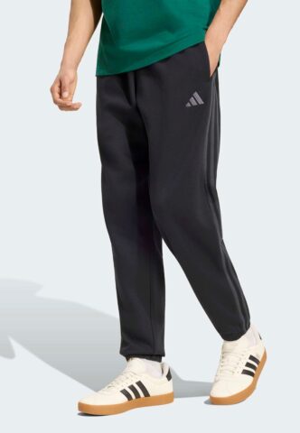 Adidas – Essentials 3-Stripes Fleece Tapered Cuffed Black/Carbon – Jogginghose – Schwarz – XL – 70% Baumwolle, 30% Polyester
