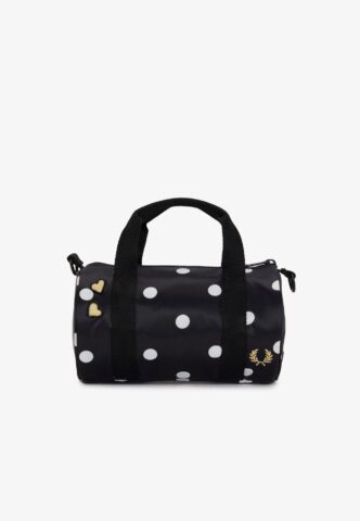 Fred Perry x Amy Winehouse – Polka Dot Amy Mini Barrel Black – Dufflebag – Schwarz – Onesize – gid://shopify/Metaobject/162629648621