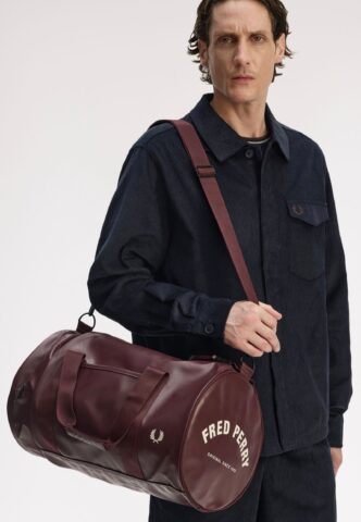 Fred Perry – Tonal Classic Barrel Oxblood – Dufflebag – Weinrot – Onesize – gid://shopify/Metaobject/68981162221