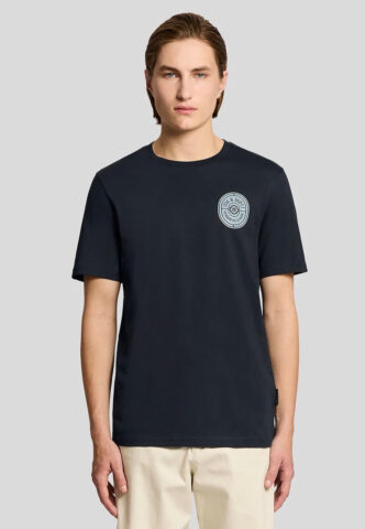 Lyle & Scott – Borders Label Dark Navy – T-Shirt – gid://shopify/Metaobject/122014793965 – L – 100% Baumwolle