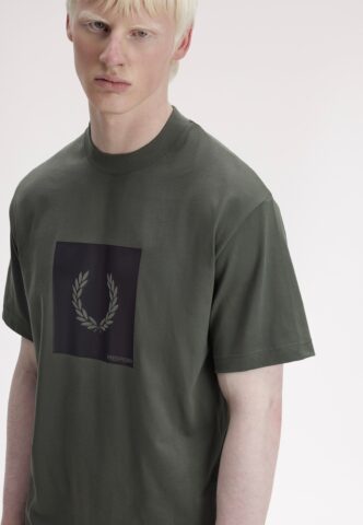 Fred Perry – Box Graphic Field Green – T-Shirt – Grün – S – 100% Baumwolle