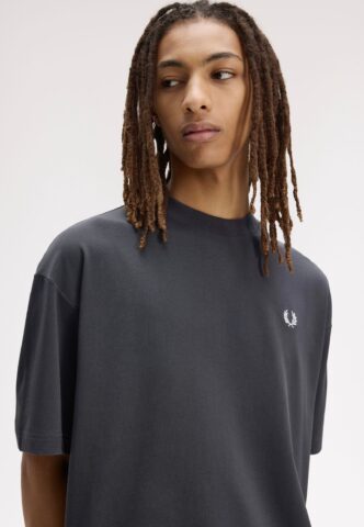 Fred Perry – Back Print Laurel Wreath Anchor Grey – T-Shirt – Grau – S – 100% Baumwolle