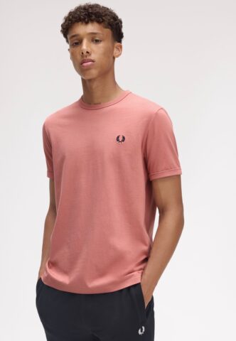 Fred Perry – Ringer Putty Pink – T-Shirt – gid://shopify/Metaobject/122014761197 – M – 100% Baumwolle
