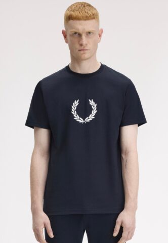 Fred Perry – Flocked Laurel Wreath Graphic Navy – T-Shirt – Blau – XL – 100% Baumwolle