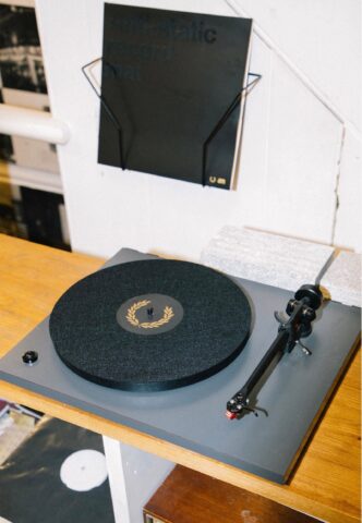 Fred Perry x AM – Anti Static Vinyl Black – Slipmat