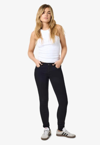 Noisy May – Jen Skinny Shaper Black – Jeans – Schwarz – W26 / L32 – 75% Baumwolle, 18% Polyester, 5% Viskose, 2% Elastan