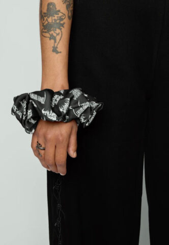 Mary Wyatt – Reign Scrunchie Black – Haarschmuck