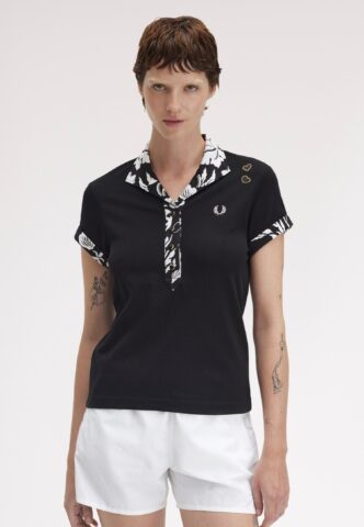 Fred Perry x Amy Winehouse – Printed Trim Black – Polo – Schwarz – Large – 100% Baumwolle