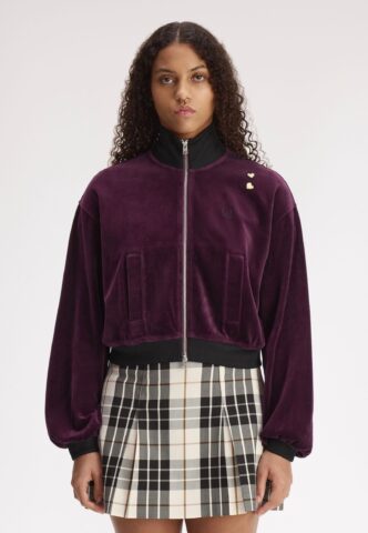Fred Perry x Amy Winehouse – Velour Track Plum – Jacke – Lila – X-Small – gid://shopify/Metaobject/316200124653