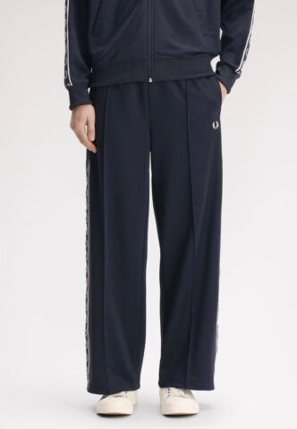 Fred Perry – Taped Track Navy – Jogginghose – gid://shopify/Metaobject/122014793965 – Large – 55% Polyester, 45% Baumwolle