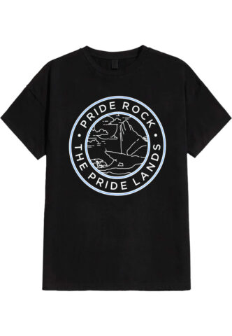 The Lion King – Pride Rock Badge – T-Shirt – Schwarz – S – 100% Baumwolle