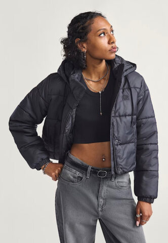 Vans – MTE Hillgate Cropped Puffer Black – Jacke – Schwarz – XS – Obermaterial: 100% Polyester; Futter: 100% Polyester